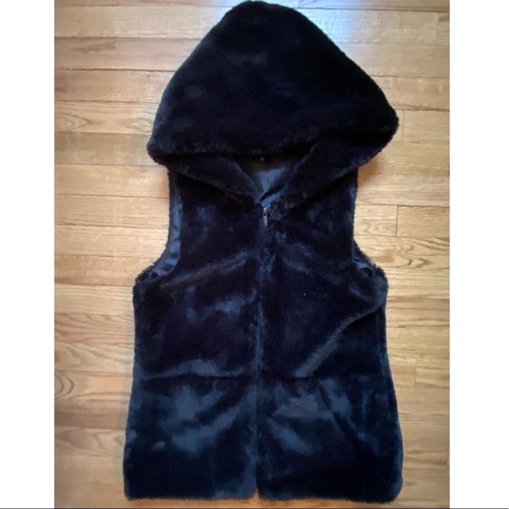 Black Simply Vera Wang Faux Fur Vest - Size Small